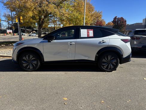 Used 2023 Nissan Ariya AWD image 5