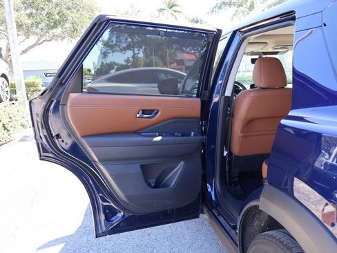 Used 2024 Nissan Pathfinder Platinum w/ Cargo Package image 30