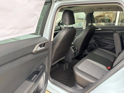 New 2026 Volkswagen Taos SE image 14