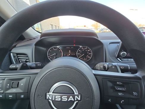 Used 2023 Nissan Rogue S image 25