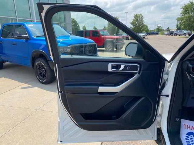 Used 2021 Ford Explorer XLT w/ Equipment Group 202A AWD/4WD image 9
