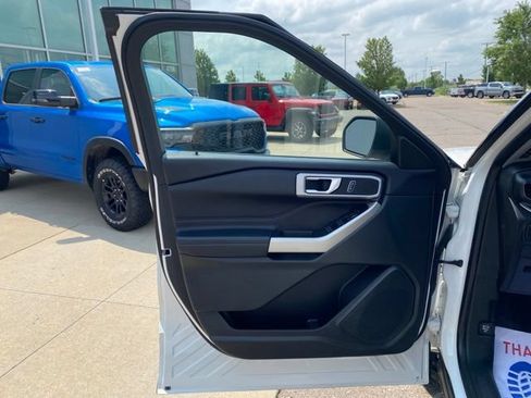 Used 2021 Ford Explorer XLT w/ Equipment Group 202A AWD/4WD image 9