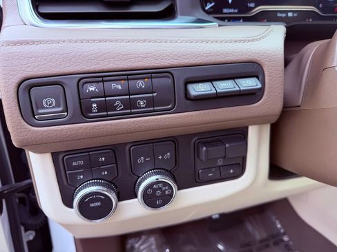 Used 2023 GMC Yukon Denali image 23