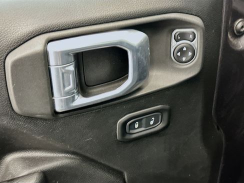 Used 2022 Jeep Gladiator Sport image 15