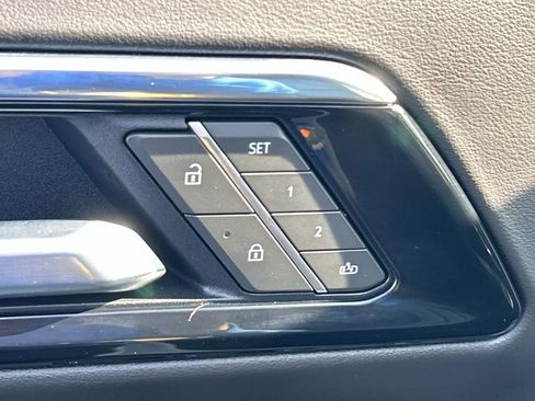 Used 2025 Chevrolet Suburban Z71 image 26