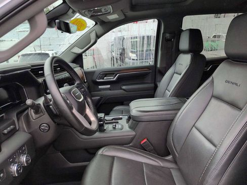 Used 2023 Jeep Grand Cherokee Limited w/ Black Appearance Package image 10