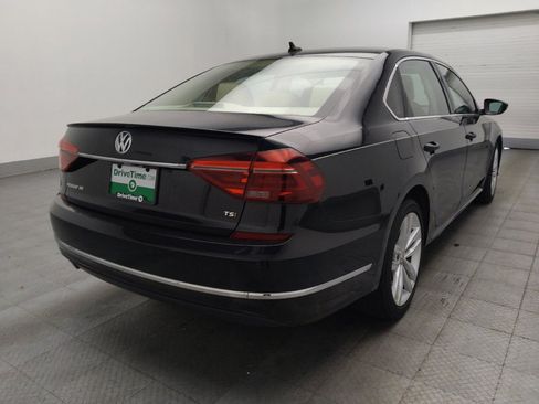 Used 2018 Volkswagen Passat 2.0T SE FWD image 9
