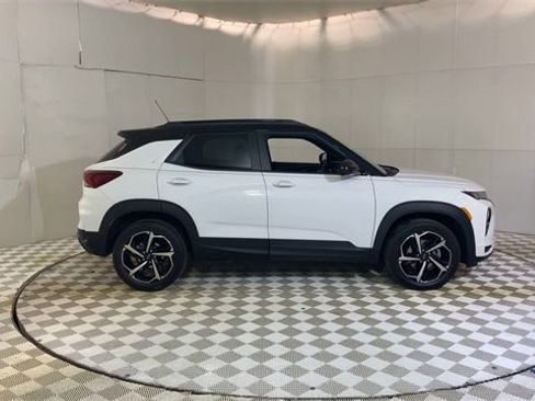 Used 2023 Chevrolet TrailBlazer RS w/ Sun and Liftgate Package image 9