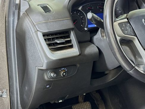 Used 2020 GMC Terrain SLE w/ Driver Convenience Package FWD image 8