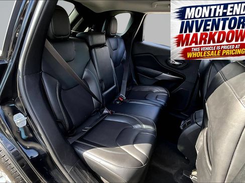 Used 2021 Jeep Cherokee Latitude Plus AWD/4WD image 28