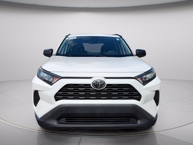 Used 2021 Toyota RAV4 LE FWD image 4