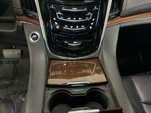 Used 2018 Cadillac Escalade Luxury image 26