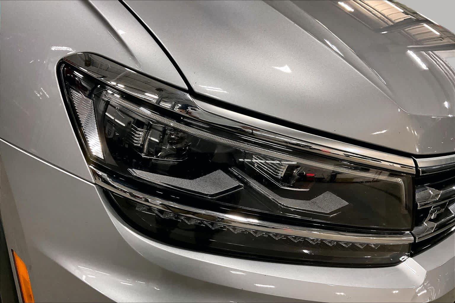 Used 2020 Volkswagen Tiguan SEL Premium R-Line AWD/4WD image 28