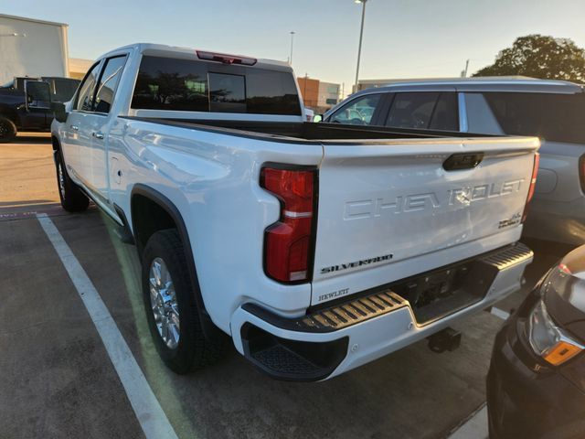 Used 2025 Chevrolet Silverado 2500 High Country w/ Technology Package AWD/4WD image 4