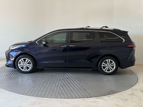 Used 2024 Toyota Sienna Platinum AWD/4WD image 2