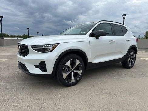 New 2026 Volvo XC40 B5 Plus w/ Protection Package Premier AWD/4WD image 3