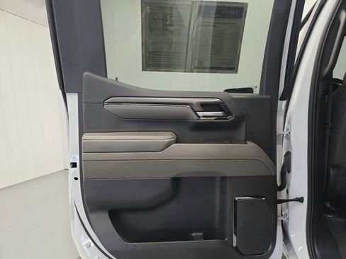 Used 2023 Chevrolet Silverado 1500 ZR2 w/ Technology Package AWD/4WD image 27