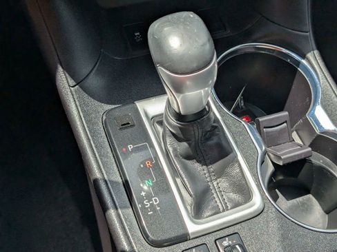 Used 2018 Toyota Highlander XLE image 27