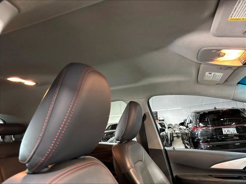 Used 2018 Chevrolet Bolt Premier w/ Driver Confidence II Package FWD image 23
