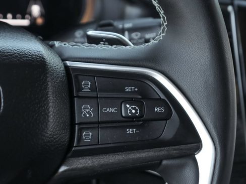 Used 2023 Jeep Grand Cherokee L Limited AWD/4WD image 23