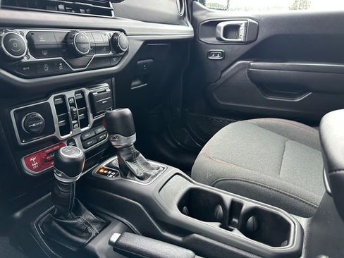 Used 2025 Jeep Wrangler Unlimited Rubicon image 20