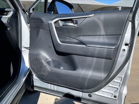 Used 2025 Toyota RAV4 XLE image 24