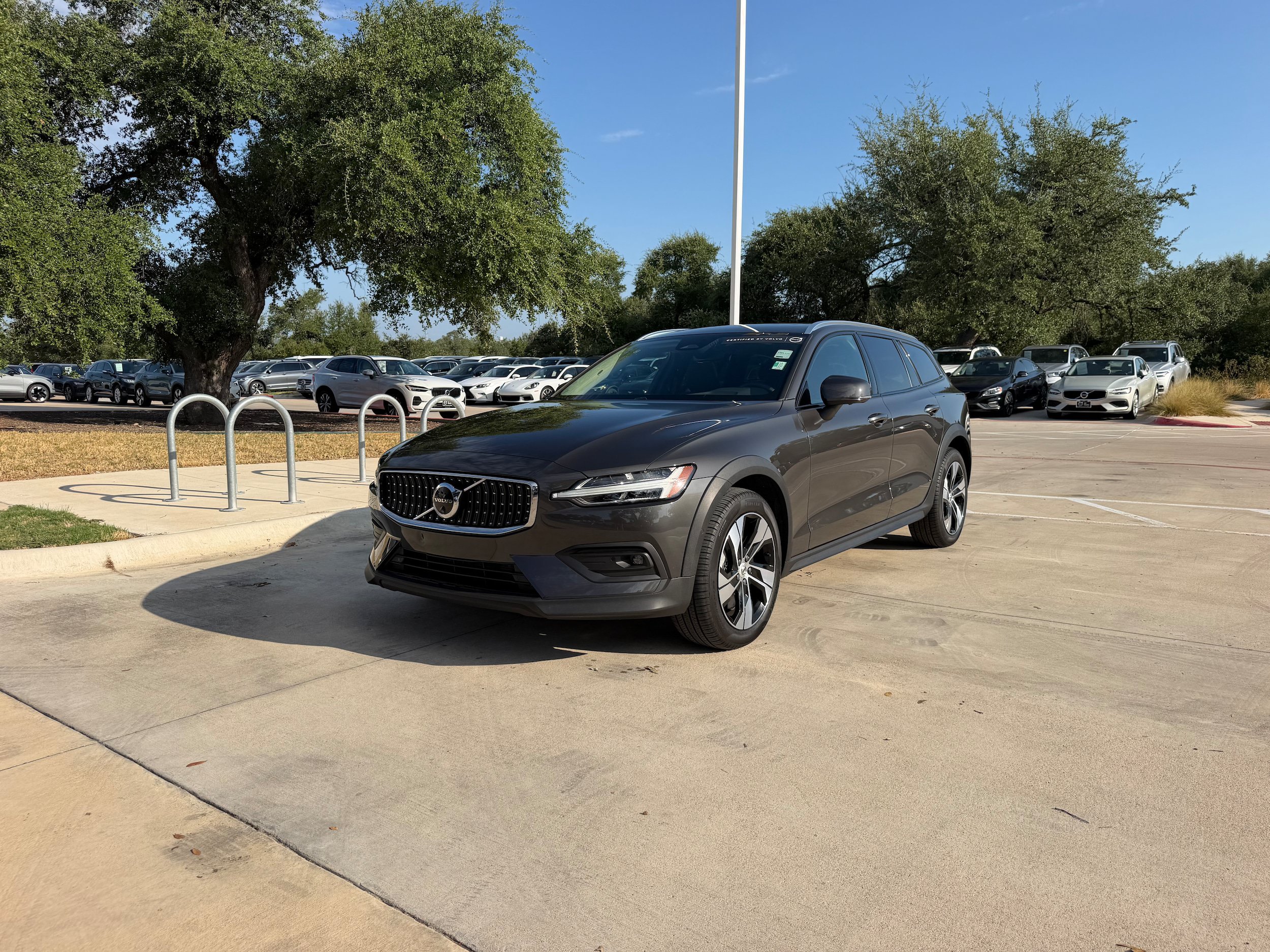 Certified 2025 Volvo V60 B5 Cross Country Plus AWD/4WD image 2