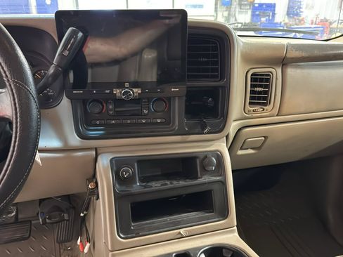 Used 2004 Chevrolet Silverado 2500 LT w/ Skid Plate Package AWD/4WD image 19