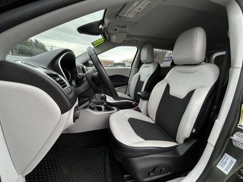 Used 2018 Jeep Compass Latitude w/ Popular Equipment Group image 23