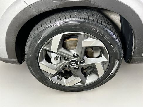 Used 2025 Hyundai Venue SEL image 11