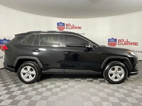 Used 2020 Toyota RAV4 XLE FWD image 2