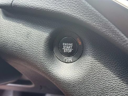 Used 2021 Jeep Cherokee Trailhawk AWD/4WD image 35