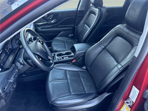 Used 2022 Lincoln Corsair AWD w/ Premium Package image 9