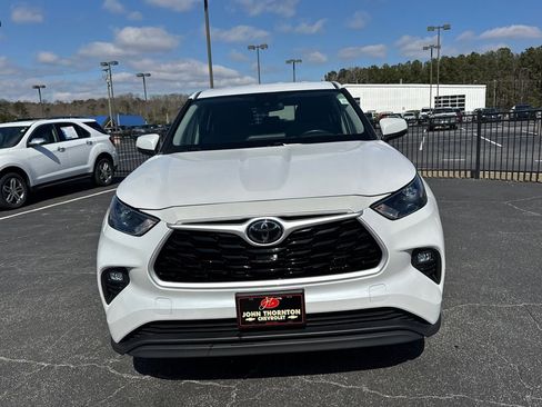 Used 2023 Toyota Highlander LE image 3