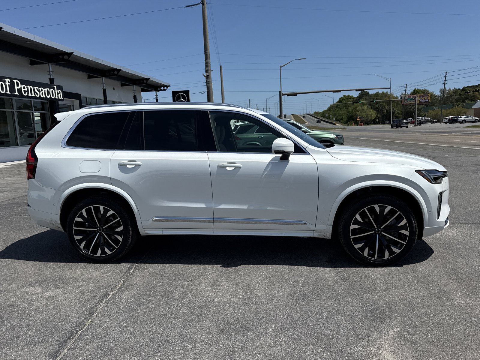 New 2026 Volvo XC90 T8 Plus w/ Protection Package Premier AWD/4WD image 6
