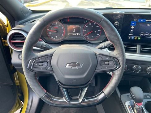 Used 2025 Chevrolet Trax RS w/ Sunroof Package image 15