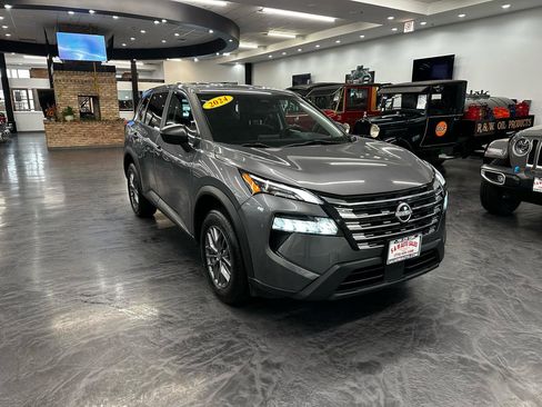 Used 2024 Nissan Rogue S AWD/4WD image 3