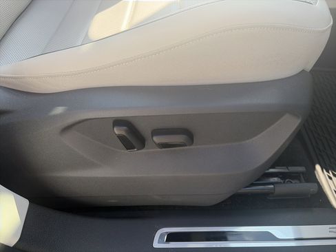 Used 2024 Volkswagen Tiguan SEL R-Line image 36