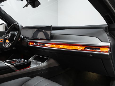 Used 2023 BMW 760i xDrive w/ Parking Assistance Package image 21