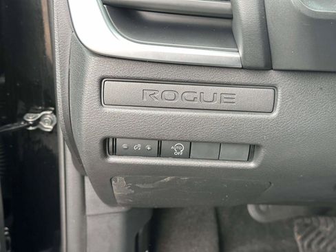 Used 2023 Nissan Rogue S image 18