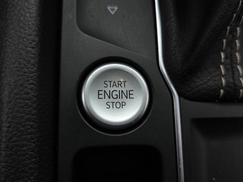 Used 2021 Volkswagen Atlas Cross Sport SE image 20