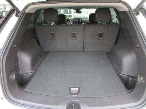 Used 2024 Chevrolet Blazer LT w/ Convenience Package FWD image 12
