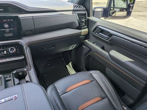 Used 2024 GMC Sierra 2500 AT4 w/ AT4 Premium Plus Package AWD/4WD image 18