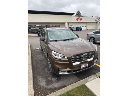 Used 2022 Lincoln Aviator Reserve w/ Equipment Group 201A image 2