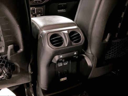 Used 2021 Jeep Wrangler Unlimited Rubicon w/ Dual Top Group AWD/4WD image 31
