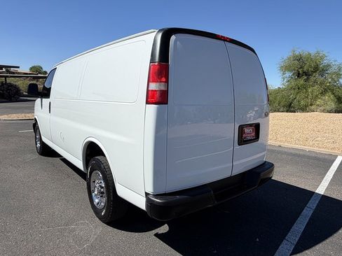 Used 2017 Chevrolet Express 2500 image 3
