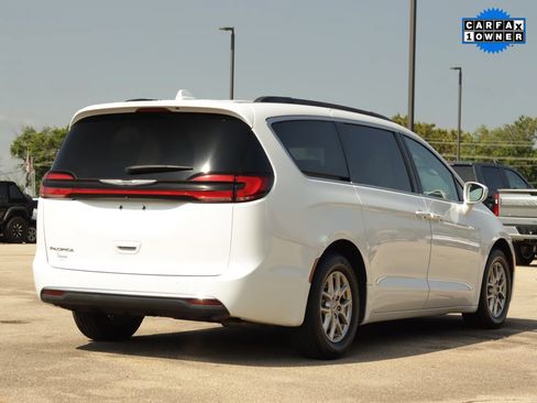 Used 2022 Chrysler Pacifica Touring-L FWD image 7