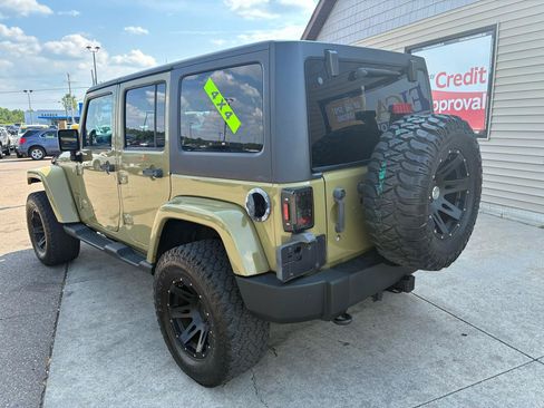 Used 2013 Jeep Wrangler Unlimited Sahara w/ Connectivity Group AWD/4WD image 7