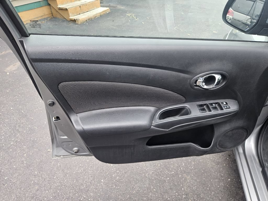 Used 2013 Nissan Versa SV FWD image 13