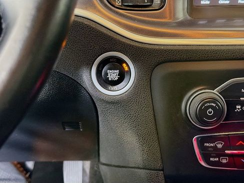 Used 2020 Dodge Charger SXT w/ Blacktop Package image 28